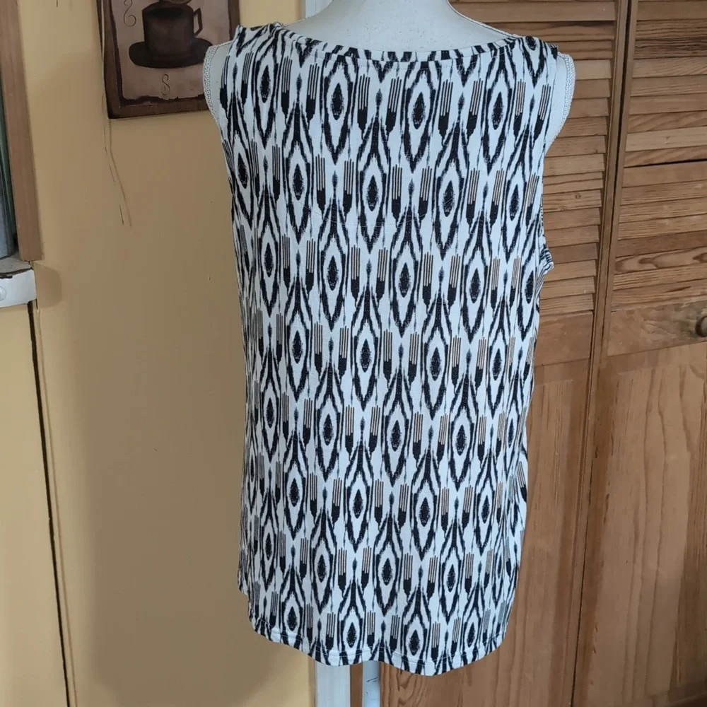 Chico's Monochrome Geometric Tank Top L - Picture 3 of 6